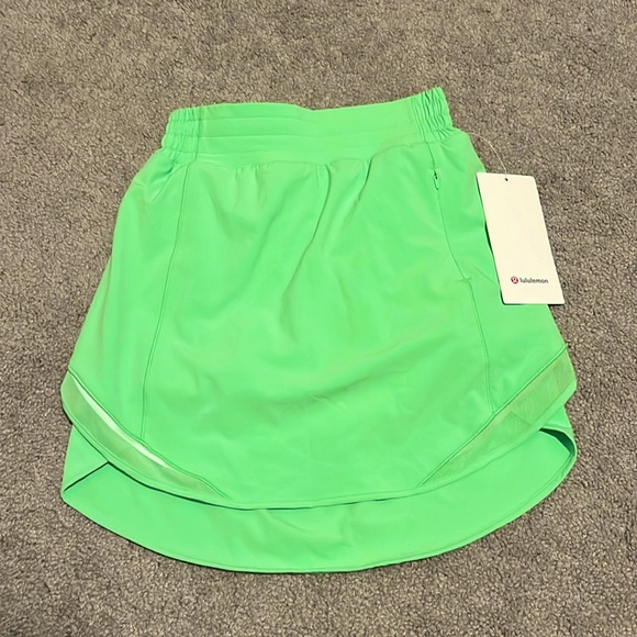 NEW WITH TAGS LULULEMON Skort - Picture 1 of 8